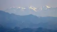 南アルプス、左から荒川岳、赤石岳、聖岳、手前は大沢岳、中盛丸山、兎岳