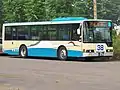 京浜急行バスからの譲受車。丹頂のデザインが異なる