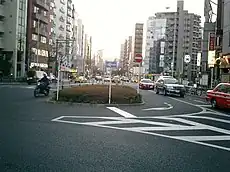駅出口周辺(2006年3月11日)