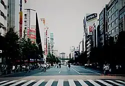 1993年の中央通りヤマギワリビナ2（写真右手）