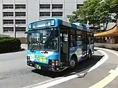 中心市街地循環バス「ぐるる」に使用される専用塗装車両。