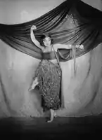 アルベルティーナ・ラッシュ（英語版）のジプシーダンス（gypsy dance）。1915年