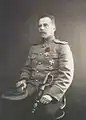 サーベル佩用のアレクサンドル・スヴェチニコフ（ロシア語版）大佐（1917年）