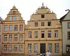 バッティヒ・ハウス（右の建物）
