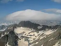 同じ高さの航空機から見た笠雲