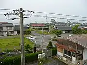 跨線橋から望む駅前