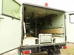 1トン半救急車の内部