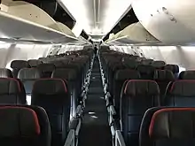 機内