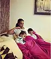 子供がいる人なら、いつものように子供と一緒にテレビを見たり