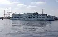 アムステルダムのアムステル・ボーテル (Amstel Botel)。