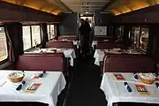 食堂車（左同）