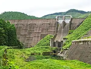 穴内川ダム