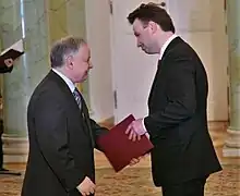 レフ・カチンスキ大統領に国務次官に任命されたドゥダ（2008年1月16日）