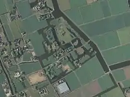 環濠の空中写真(2008年)(国土交通省「国土画像情報(カラー空中写真)」帰属、配布元:国土地理院地図・空中写真閲覧サービス)
