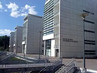 アンジェ大学法学部・経済学部・管理学部 (la Faculté de droit, d'économie et de gestion)