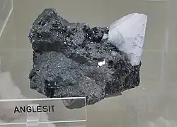 硫酸鉛鉱の結晶