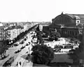 アンハルト駅 (Anhalter Bahnhof)ポツダム駅東側に近接。現在の「ドイツ技術博物館」はこの駅に付属する機関庫だった。ドイツ中部のアンハルト地方に因む。地下にSバーン駅が現存し、駅跡には駅建物の玄関口がモニュメントの様に残されている。