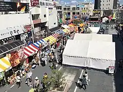 安城駅のペデストリアンデッキから望む。
