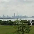 深圳市のスカイライン。中央の一番高いビルが平安国際金融中心。