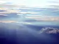 太平洋上空で撮影した白色の反薄明光線