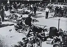 昭和17年（1942年）頃の安西国民学校校庭での「金属回収」
