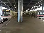 青砥駅での接続右:京成本線 特急 上野行左:押上線 快速特急 羽田空港行