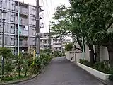 青山北町アパート（左、改築前）