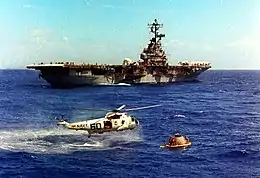 アポロ11号の回収にあたる（1969年7月11日）
