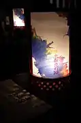 小路を照らす灯籠