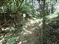 主郭の西側にある堀切（西郭へと続く尾根の堀切）