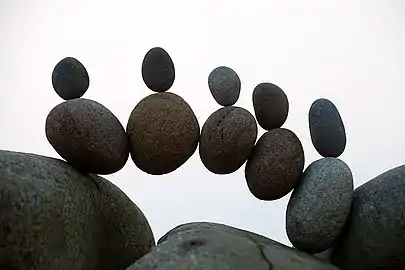 石のアーチ