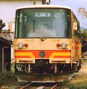 有田鉄道線を走ったハイモ180形気動車。(下津野 - 田殿口 2002年12月13日)