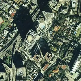 アークヒルズ(再開発後)周辺の約430メートル四方を写した航空写真。1989年10月20日撮影。国土交通省 国土地理院 地図・空中写真閲覧サービスの空中写真を基に作成
