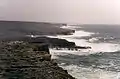 イニシュモアの荒々しい海岸