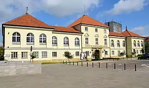 旧兵舎（考古学博物館）