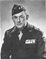 ギャリソンキャップを被るアーサー・ホワイト少将（1945年）
