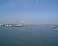 児島湾越しに河口（奥）を望む