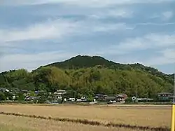 山麓から見た朝比奈城