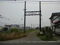 架線柱がそのまま残る廃線跡