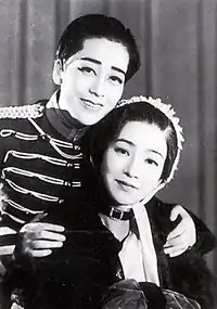 『アルルの女』(1934年)。母子を演じた葦原邦子と。