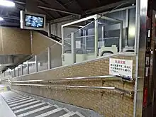 天井川「芦屋川」の川床の下をくぐる斜行リフト（芦屋市松ノ内町）