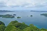 左:城山の山容右:城山山頂から浅茅湾・朝鮮半島方向を望む