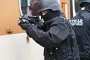 PM-98を使用するポーランド鉄道警察隊の特殊班