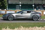 One-77のサイドビュー