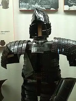 長持山古墳出土甲冑の復元品（小札甲）大阪府藤井寺市。大阪府立近つ飛鳥博物館展示。