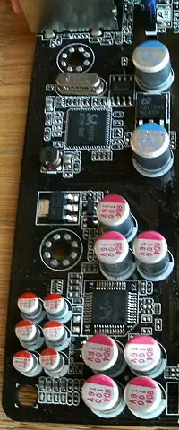 最近のマザーボードに搭載されている固体コンデンサ