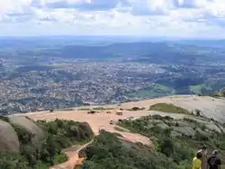 ペドラ=グランデ山から見たアチバイア市
