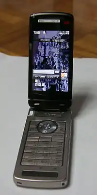 W63CA(チタニウムゴールド)