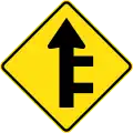 (W2-13) 非主要道路との丁字路が続く（右）
