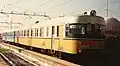 試作機のALn668.1999号機と同型のスッザーラ - フェラーラ鉄道のALn668.12号機、前頭部形状や側面の窓扉配置等が第3世代の機体と異なる、フェラーラ駅、1994年